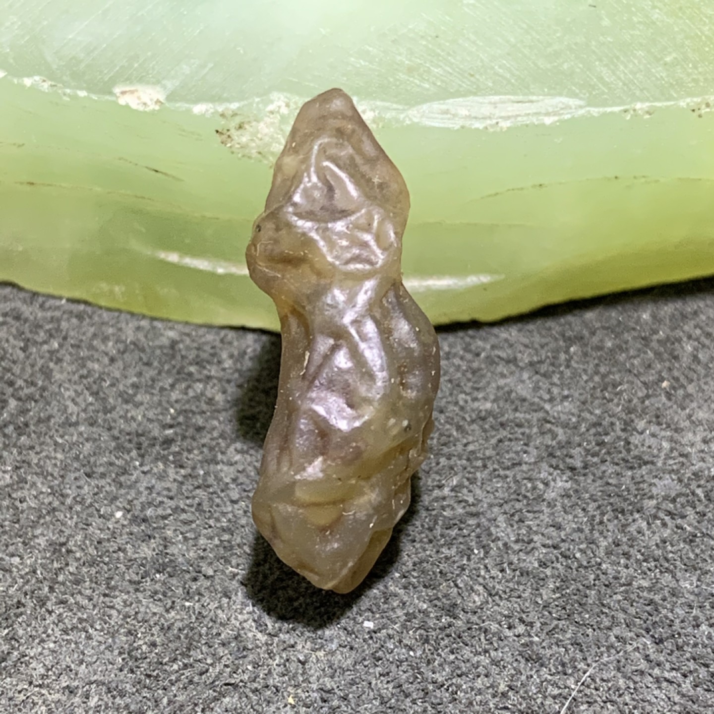 精美戈壁高玉化筋脉石原石一颗，