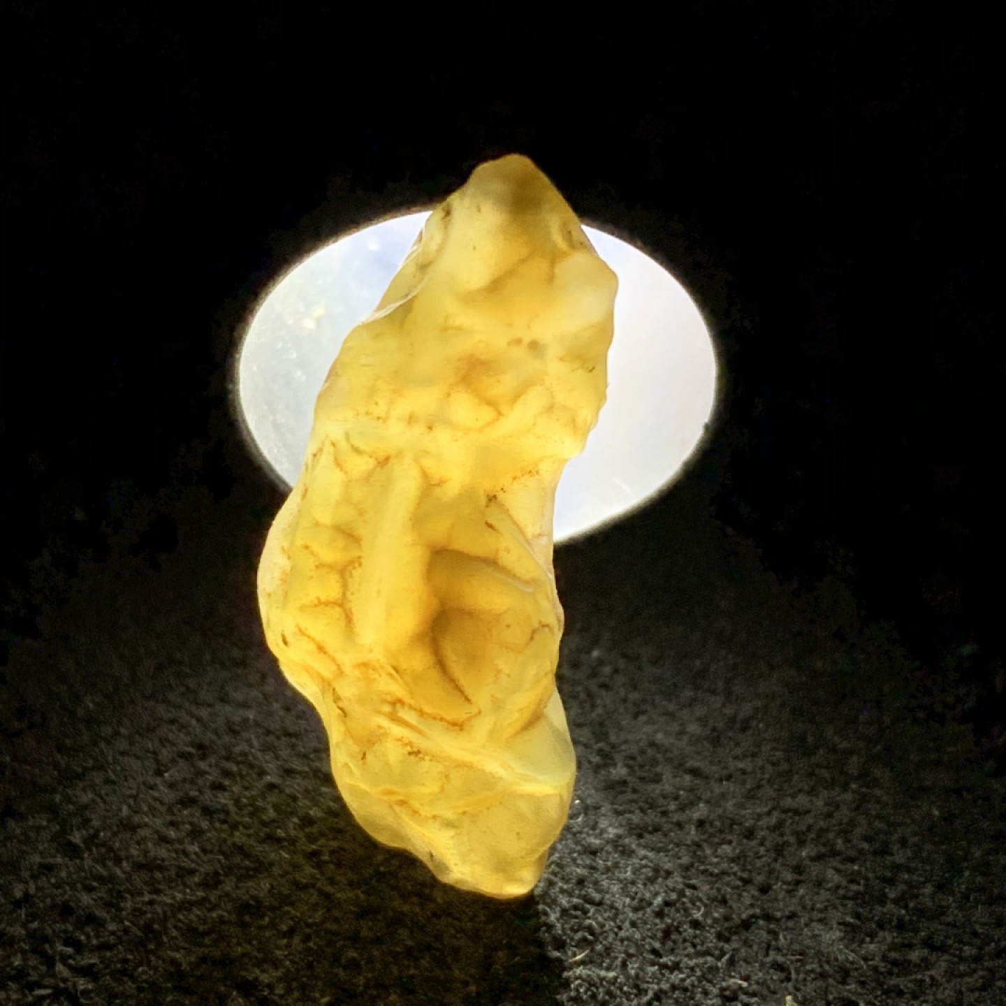 精美戈壁高玉化筋脉石原石一颗，