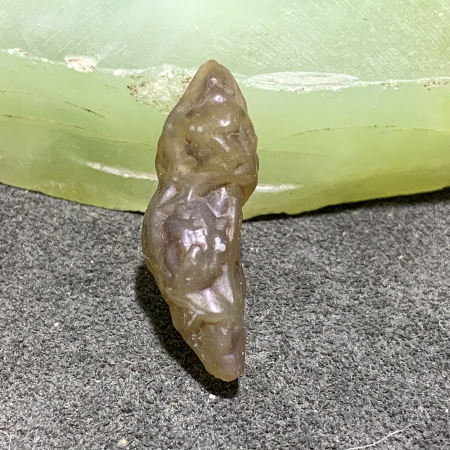 精美戈壁高玉化筋脉石原石一颗，