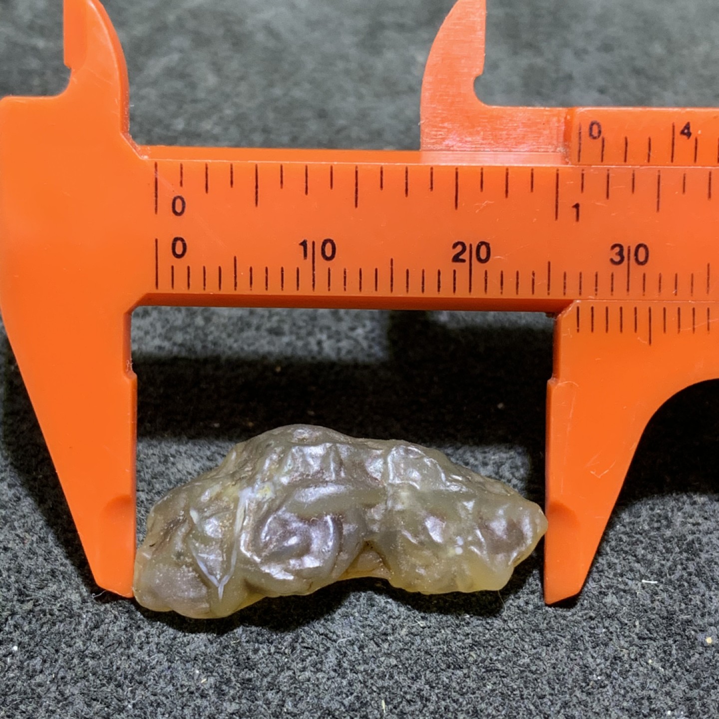 精美戈壁高玉化筋脉石原石一颗，