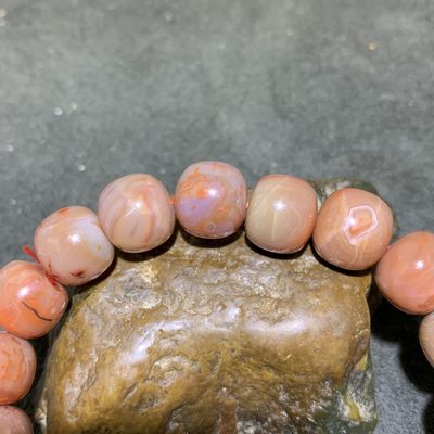 川料南红玛瑙老形桶珠手串一条， 川料南红玛瑙老形桶珠手串一条，