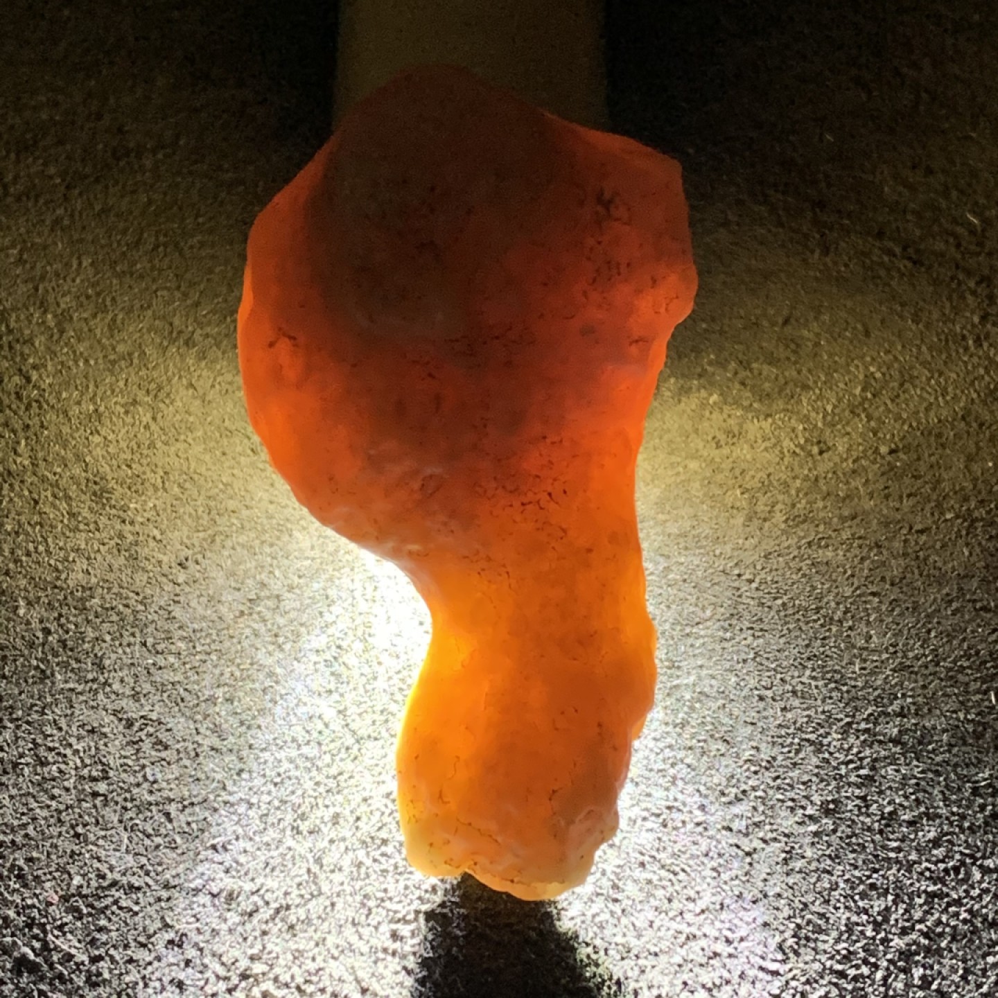 精美戈壁高玉化筋脉石原石一颗，