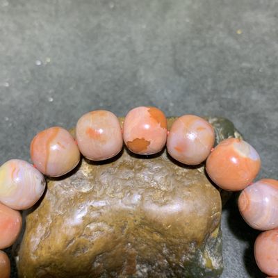 川料南红玛瑙老形桶珠手串一条， 川料南红玛瑙老形桶珠手串一条，