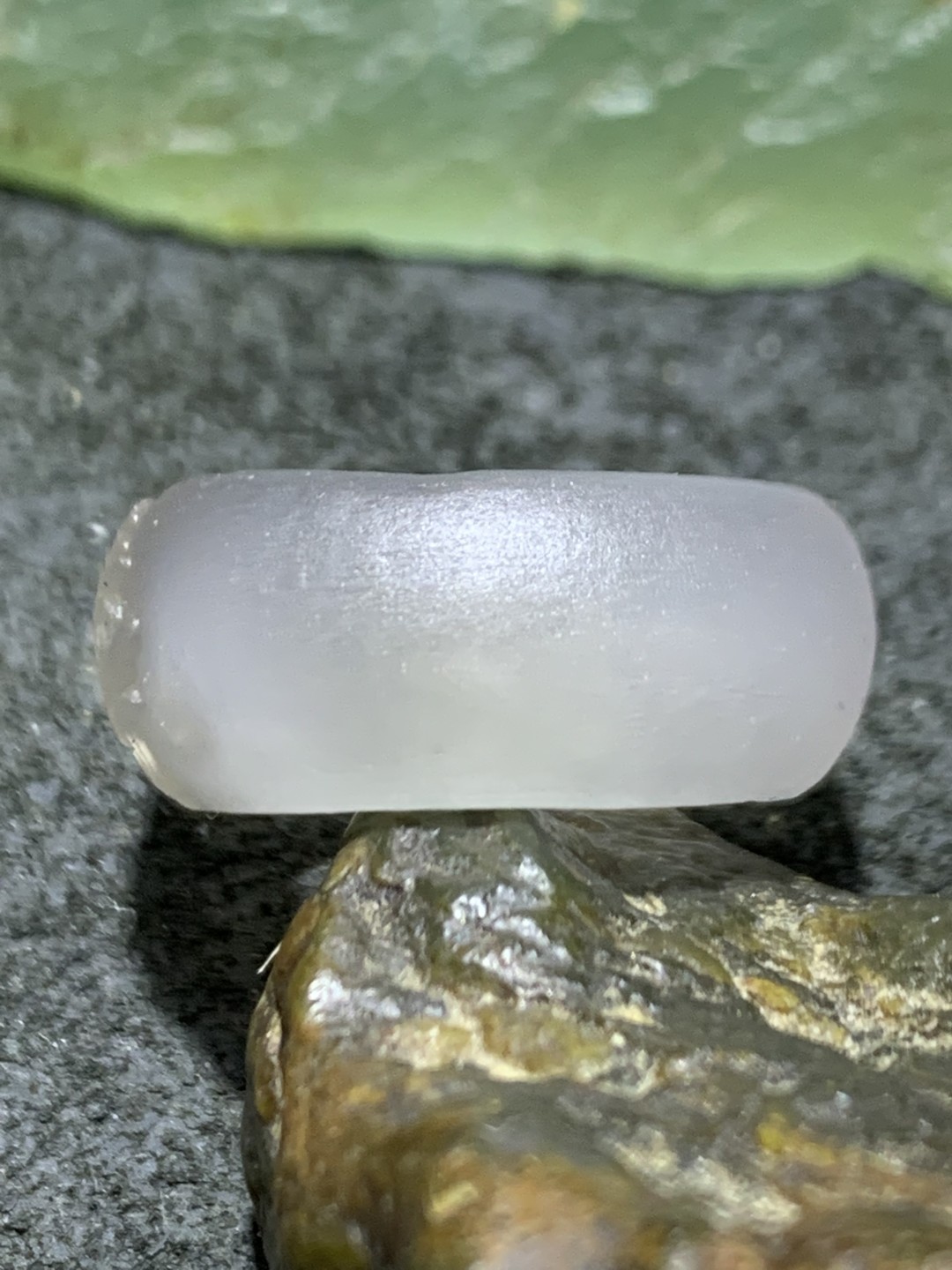 精美高润度冻料蒙料战国红玛瑙雕刻寿字戒指(跑环)一个