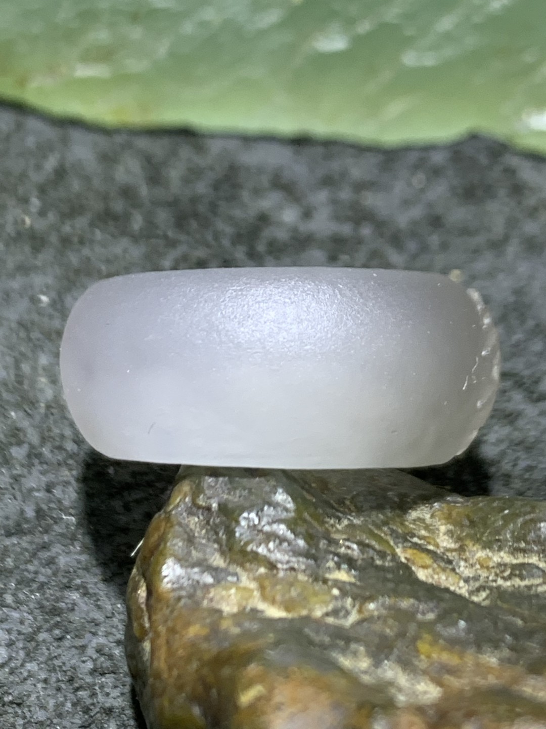 精美高润度冻料蒙料战国红玛瑙雕刻寿字戒指(跑环)一个