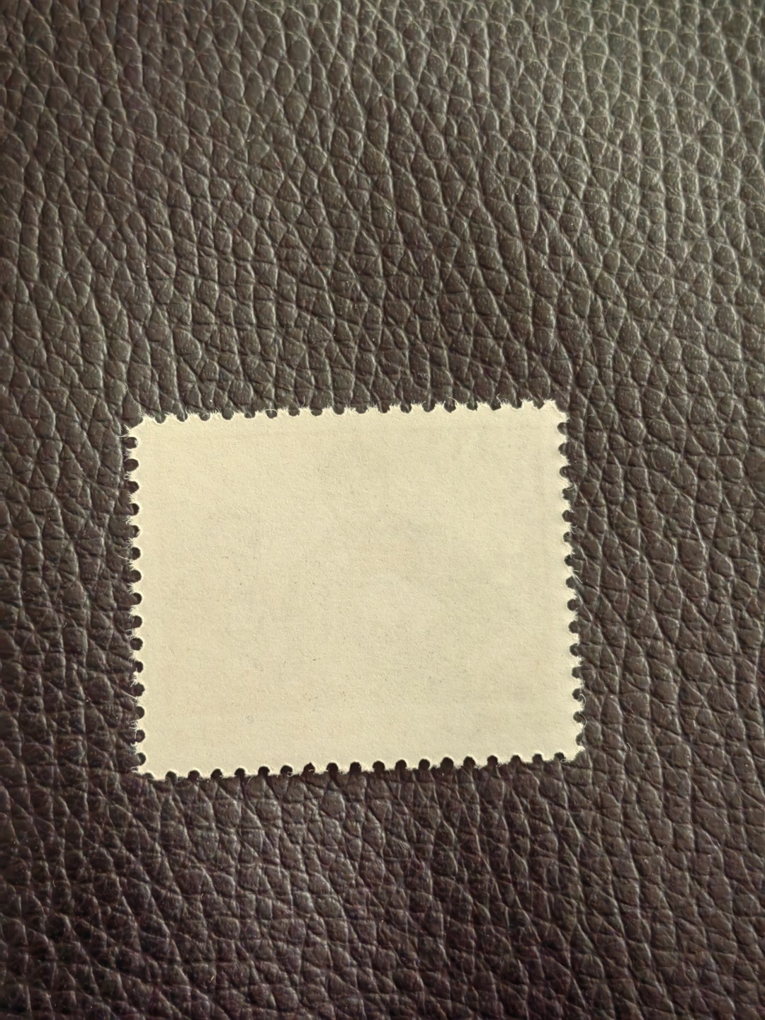 洪涛臻品批发群  精选邮票限时拍卖第一百二十五期 ★组外品★普无号 11.5°细齿 工人裸票一枚，普通票下边16个齿，细齿组外品19个齿，存世量少，全品可评级，喜欢不要错过