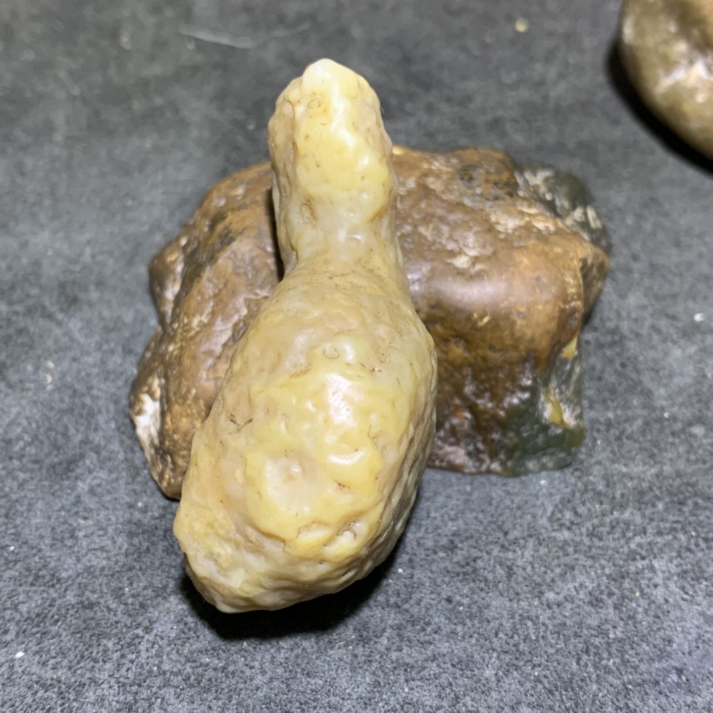 精美戈壁高玉化筋脉石原石一颗，