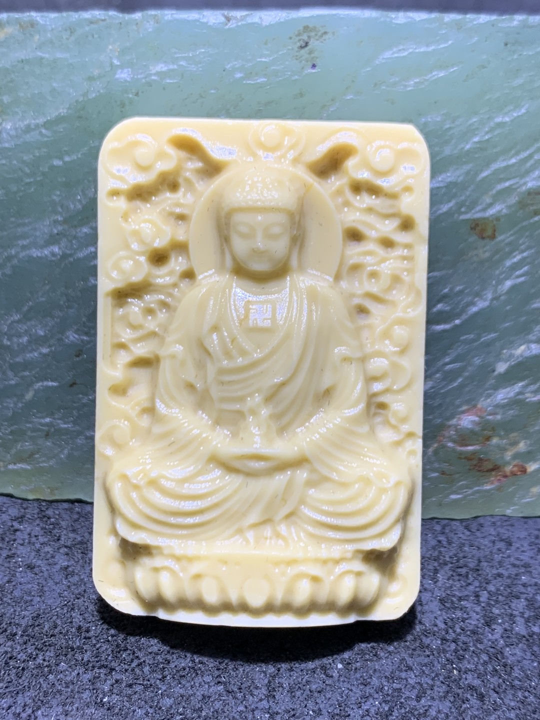 精美高玉化金膏玉如来佛祖菩萨牌子一个，