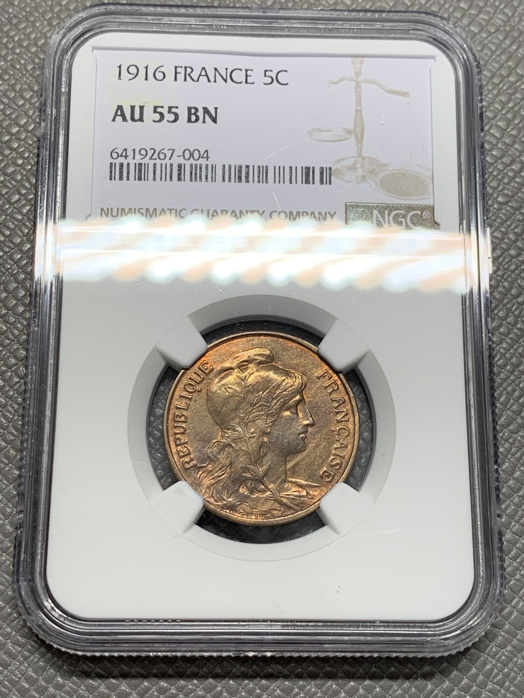 《竞宝斋》第128场-周日，周一 ，2场连拍（全场包邮） 季军分 NGC-AU55BN 1916年 法国玛丽安娜女神5分铜币 铜光泛彩，状态非常好。流通充分的辅币，高分少