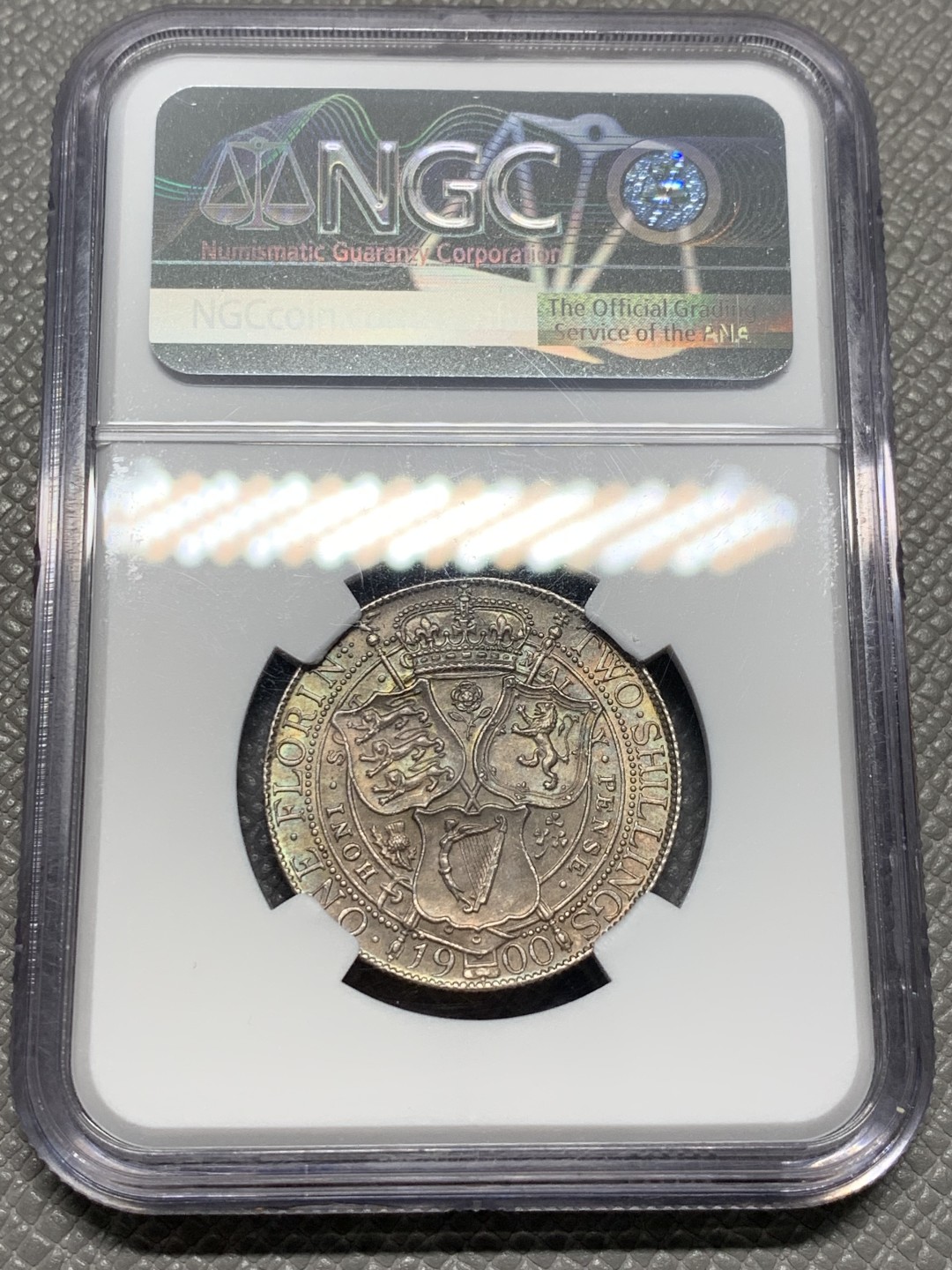 《竞宝斋》第128场-周日，周一 ，2场连拍（全场包邮） NGC-MS63英国1900年披纱佛洛林银币，两面包浆均匀，细节打制清晰，光下五彩，彩光细腻舒服让人百看不厌