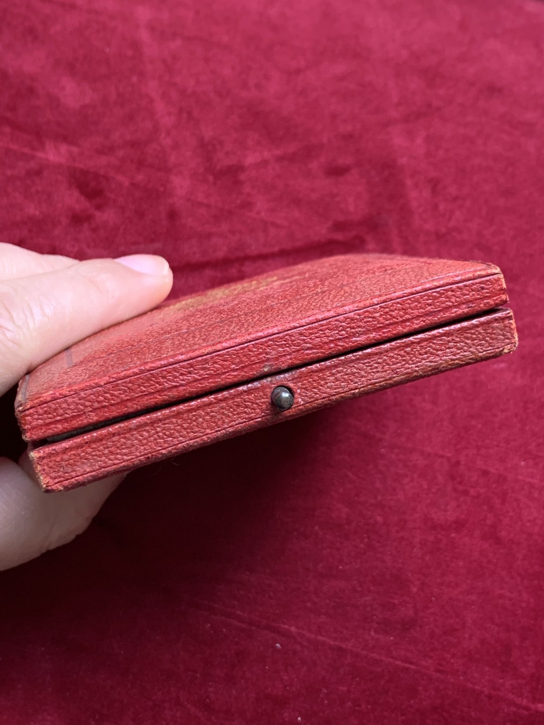 《竞宝斋》第128场-周日，周一 ，2场连拍（全场包邮） 1897年英国维多利亚 登基60周年纪年 钻石禧年大铜章，好品带原盒，热门品种55.7mm 71.8克 脸上的一抹腮红 更添韵味