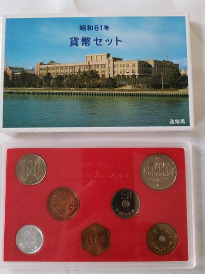 捡漏零元起+1 小岛日本纪念币专场 第二拍  日本纪念币 1986 年1-500円带虎年纪念章 7 枚日本套币