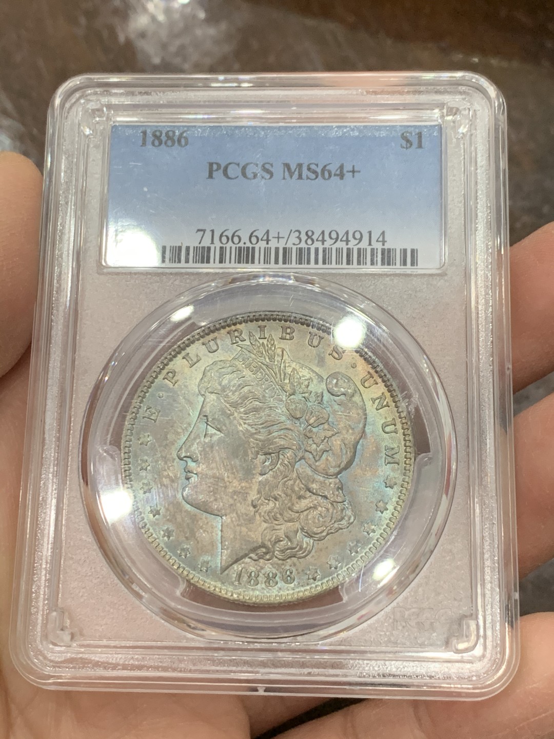 《竞宝斋》第128场-周日，周一 ，2场连拍（全场包邮） PCGS MS64+ 美国 1886年摩根银币 双面满彩 鹰面孔雀蓝夹杂紫红彩 收藏级彩摩根