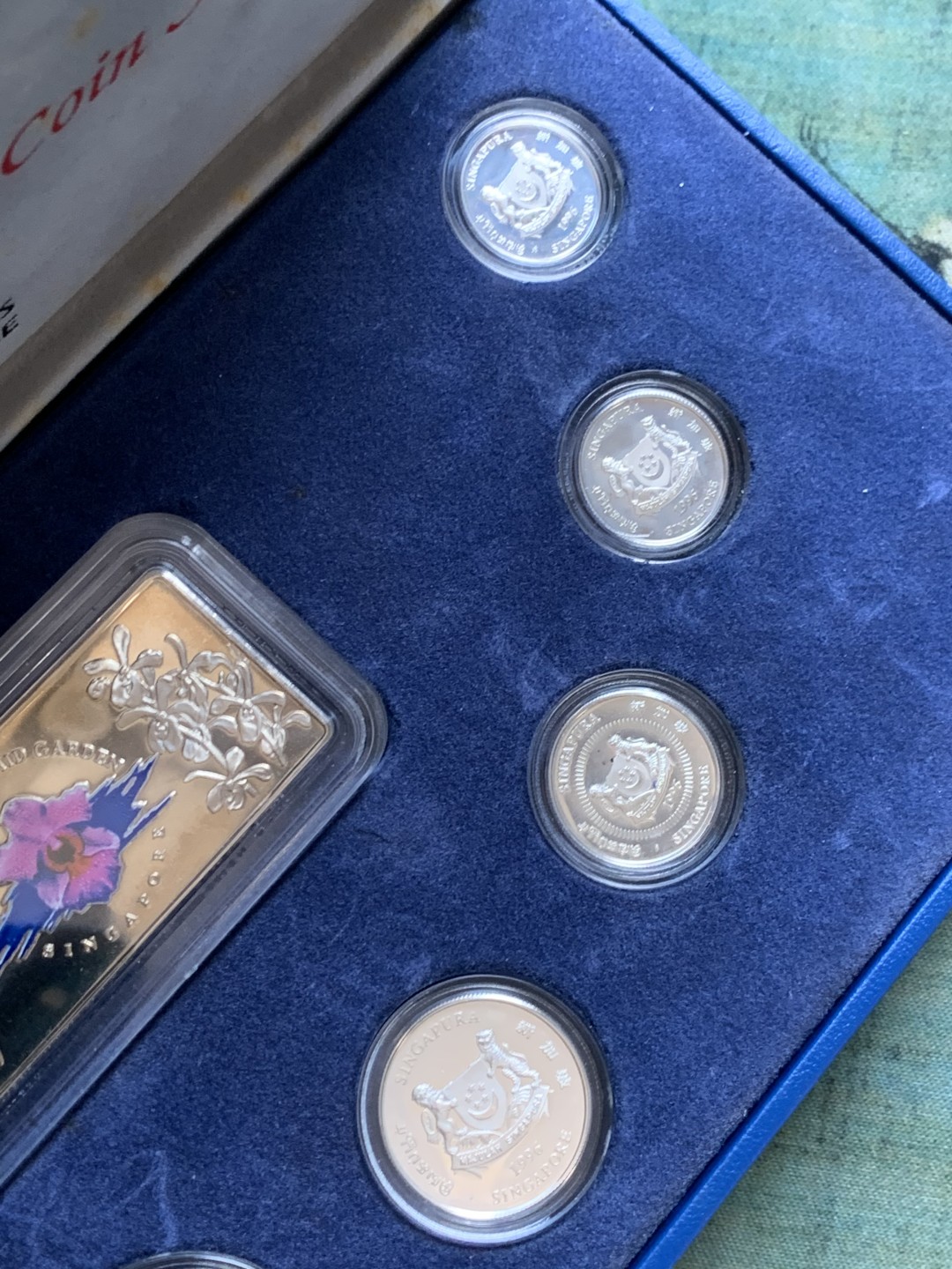 《竞宝斋》第128场-周日，周一 ，2场连拍（全场包邮） 新加坡1996年全银精制套币1分-5元7枚加一枚银质证书