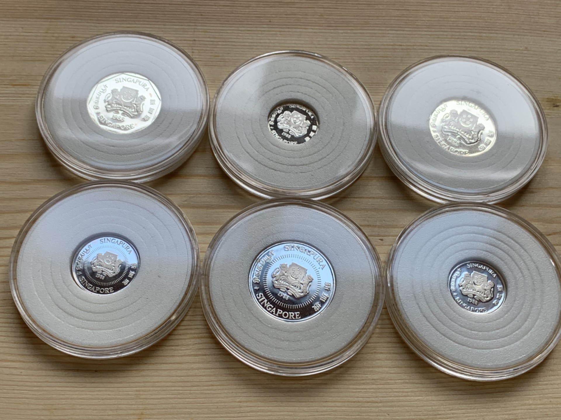 《竞宝斋》第128场-周日，周一 ，2场连拍（全场包邮） 新加坡 1988年银币套  六枚  925银 状态非常好