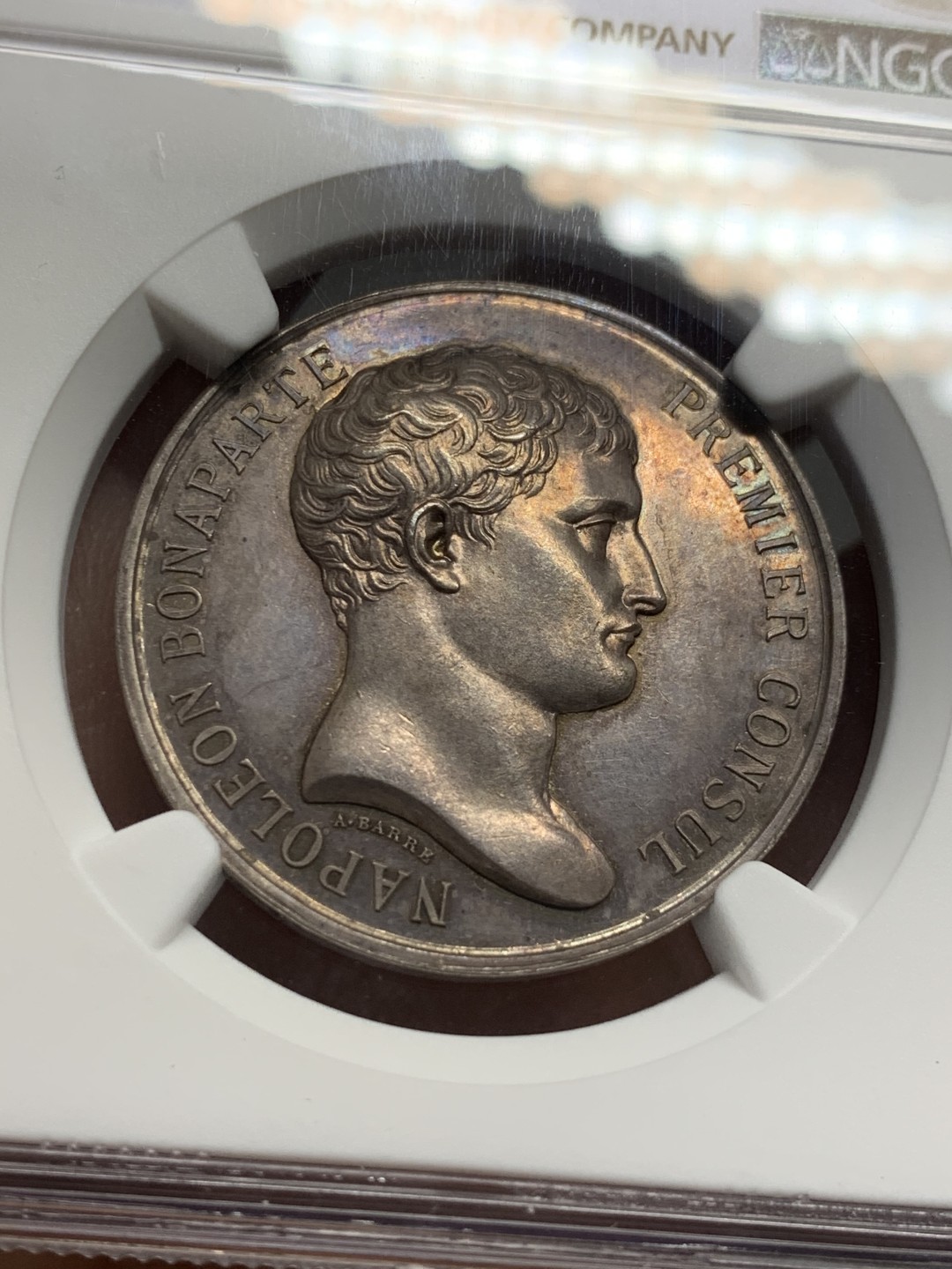 《竞宝斋》第128场-周日，周一 ，2场连拍（全场包邮） NGC-MS63 1840年 拿破仑第一执政官纪念银章，经典款拿破仑执政头像，带彩老包浆 高分好状态