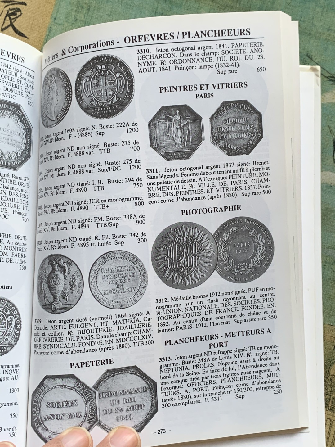 《竞宝斋》第128场-周日，周一 ，2场连拍（全场包邮） 法国 1991年 JETONS 代币目录 所见最新版本 版别详尽 厚达349页 一本在手 八角我有 难得遇见