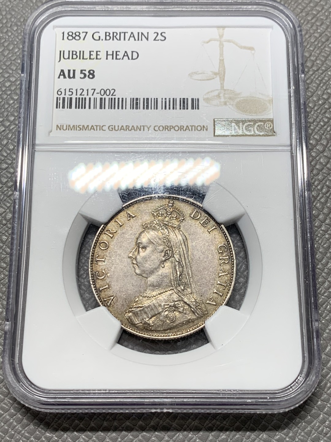 《竞宝斋》第128场-周日，周一 ，2场连拍（全场包邮） NGC AU58 英国 1887年 维多利亚女王 弗洛林/2先令 银币 淡彩包浆耐看 性价比之选