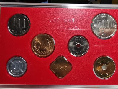 捡漏零元起+1 小岛日本纪念币专场 第二拍  日本纪念币 1995 年1-500円带猪年纪念章 7 枚日本套币