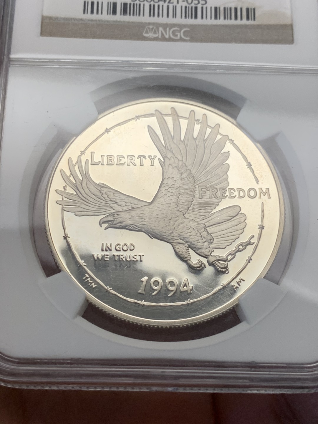 《竞宝斋》第128场-周日，周一 ，2场连拍（全场包邮） NGC PF69UC 美国 1994年战俘国家博物馆 纪念 1美元精制银币 大银币 38.1mm 26.73克