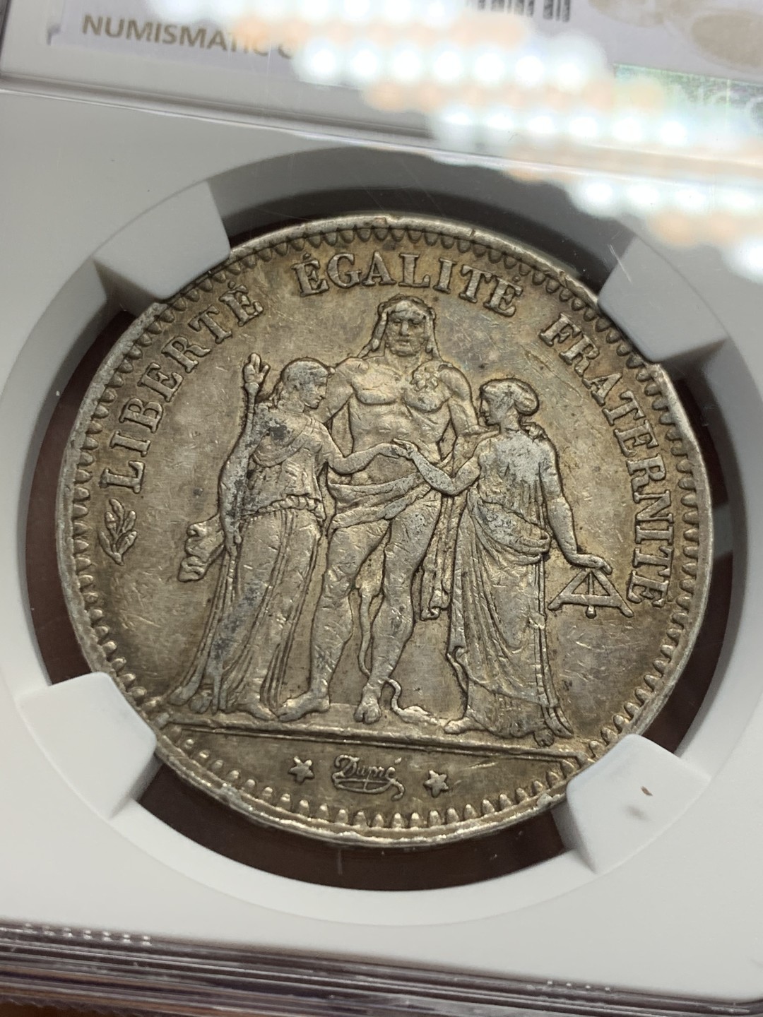 《竞宝斋》第128场-周日，周一 ，2场连拍（全场包邮） NGC AU53 法国 1875年 大力神 5法郎银币 深包浆 小A版 发行量是1873的1/10