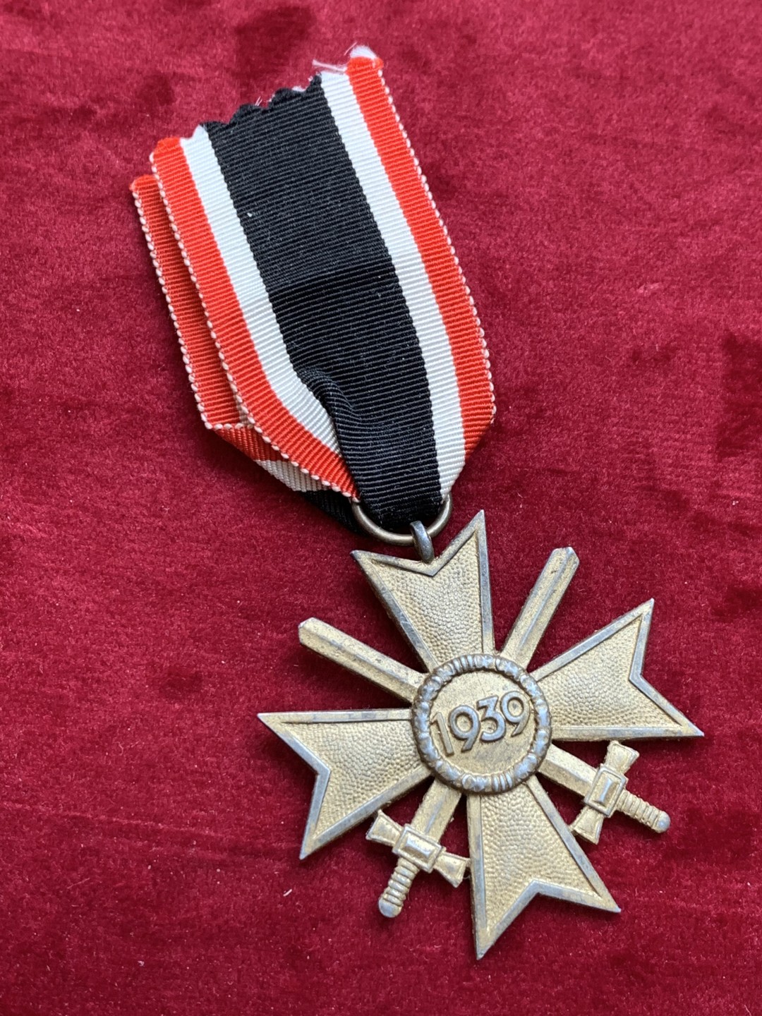 《竞宝斋》第128场-周日，周一 ，2场连拍（全场包邮） 德意志第三帝国带剑十字勋章 1939-1945 铜制 原品勋带