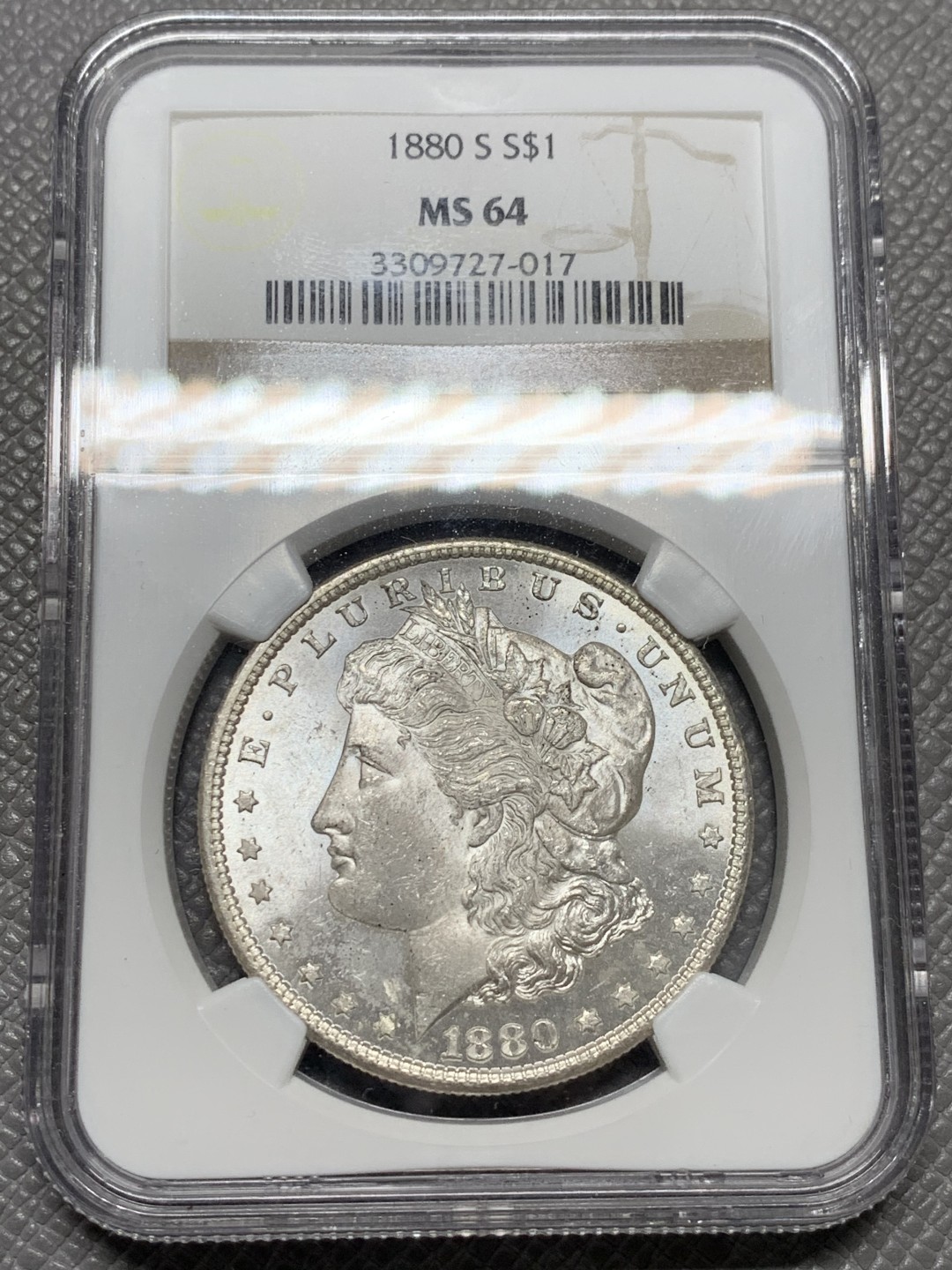 《竞宝斋》第128场-周日，周一 ，2场连拍（全场包邮） NGC-MS64 美国 1880-S 1美元 摩根银币 底板脸部很干净 无黑点 状态养眼