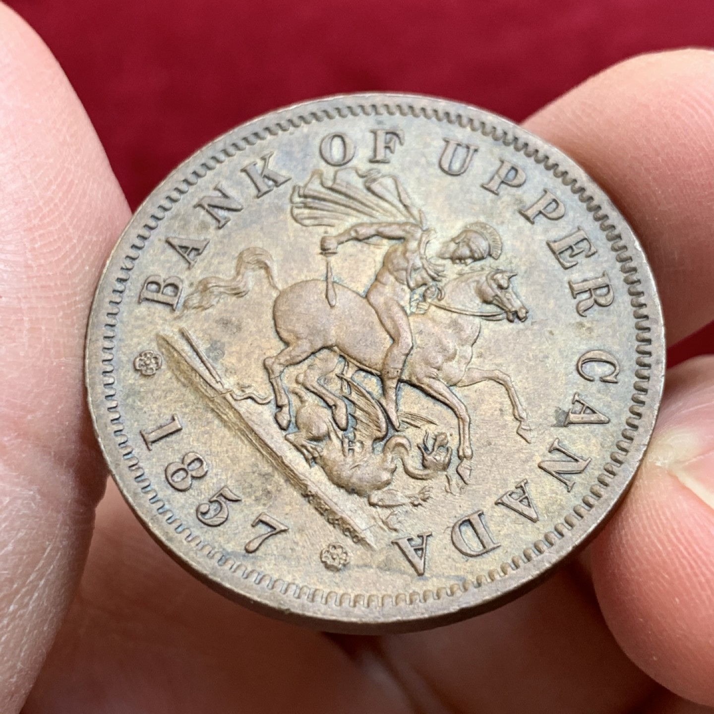 《竞宝斋》第128场-周日，周一 ，2场连拍（全场包邮） 1857年 加拿大 铜马剑 1便士 银行 代币一枚 细节非常好