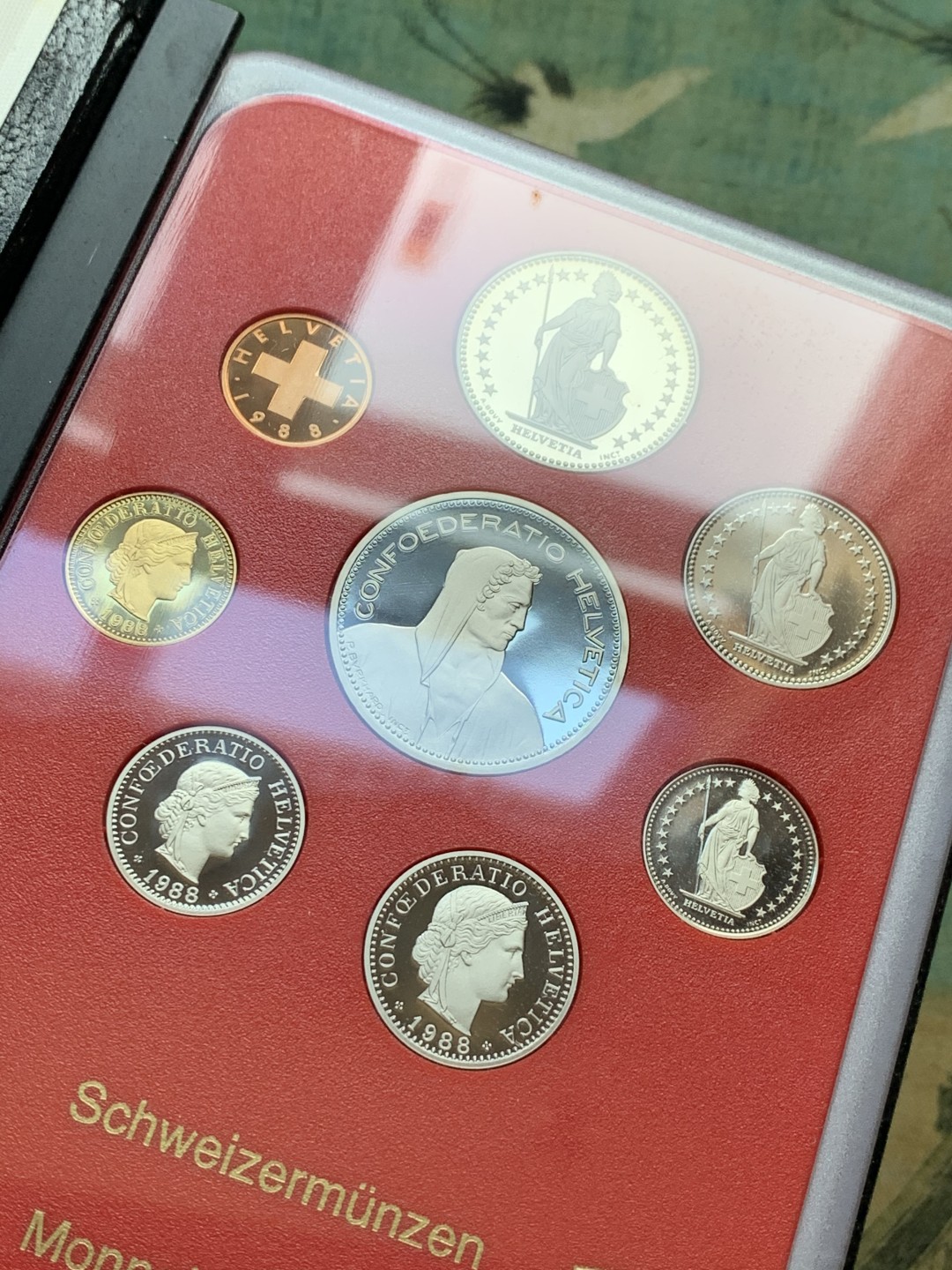 《竞宝斋》第128场-周日，周一 ，2场连拍（全场包邮） 瑞士1988年精制套币