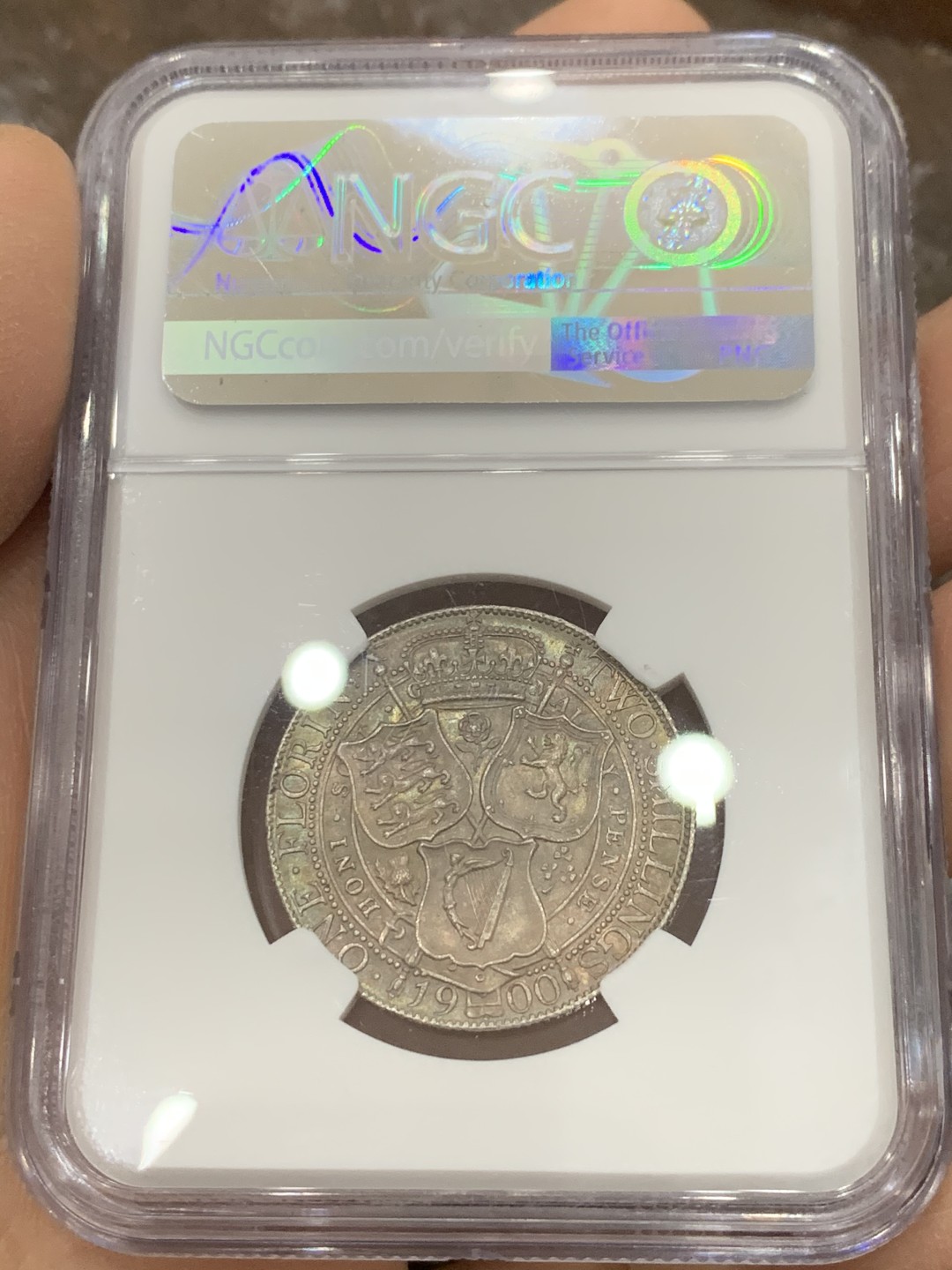 《竞宝斋》第128场-周日，周一 ，2场连拍（全场包邮） NGC-MS63英国1900年披纱佛洛林银币，两面包浆均匀，细节打制清晰，光下五彩，彩光细腻舒服让人百看不厌