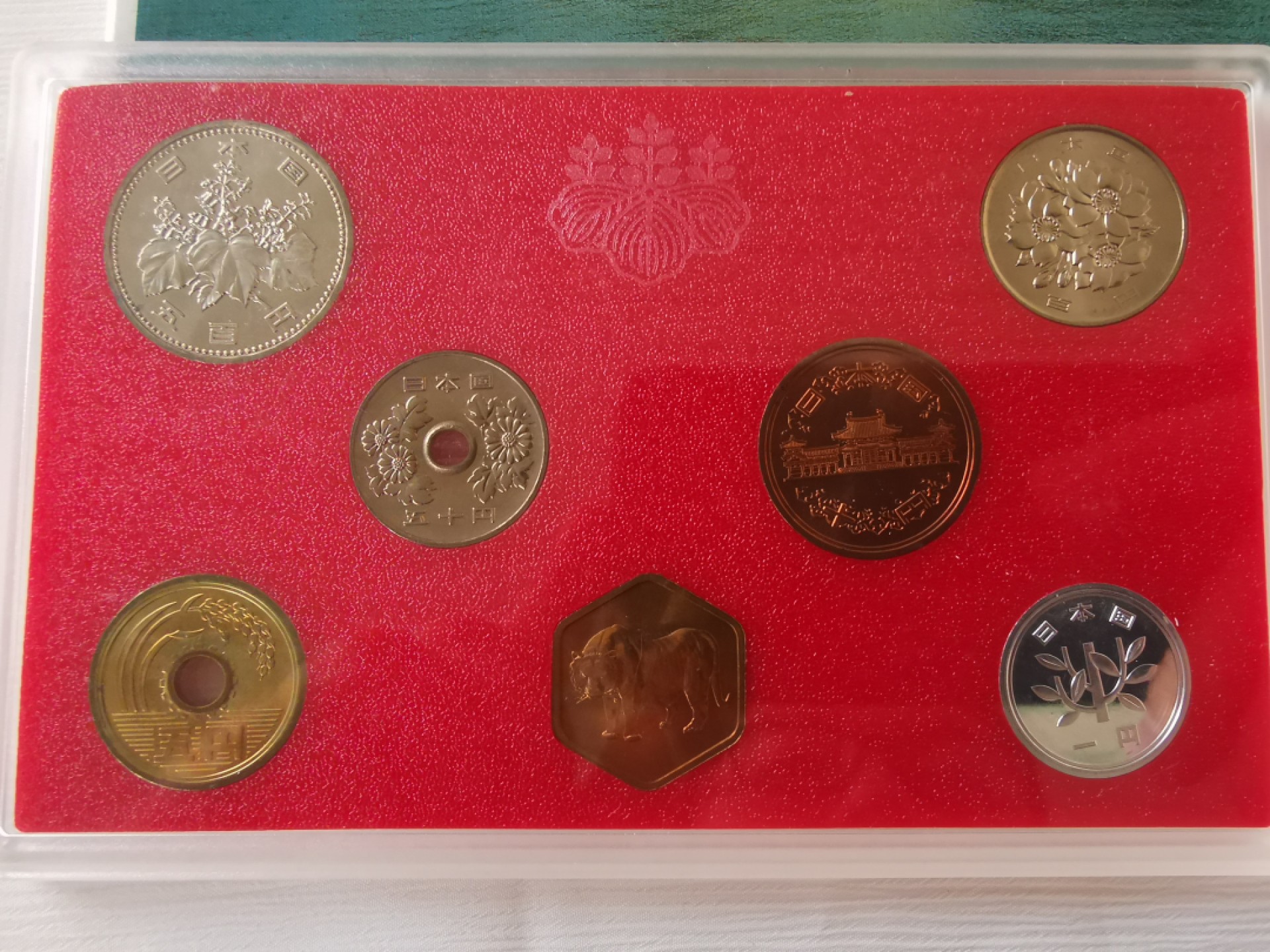 捡漏零元起+1 小岛日本纪念币专场 第二拍  日本纪念币 1986 年1-500円带虎年纪念章 7 枚日本套币