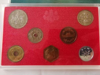 捡漏零元起+1 小岛日本纪念币专场 第二拍  日本纪念币 1986 年1-500円带虎年纪念章 7 枚日本套币