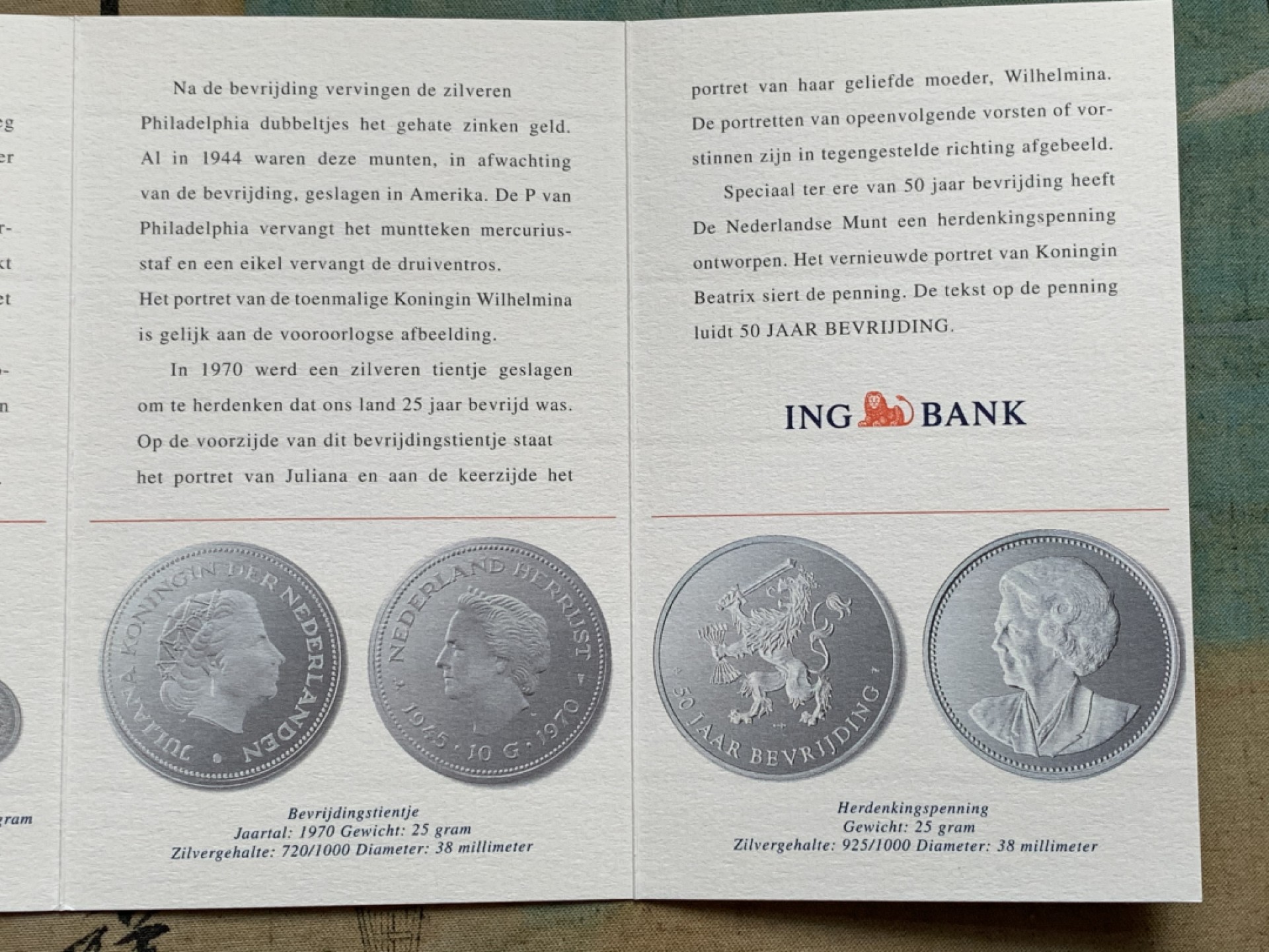《竞宝斋》第128场-周日，周一 ，2场连拍（全场包邮） 荷兰银行银币章礼盒 高档丝绒礼盒套币含1970年10盾银币两枚银章 10分银币 1分锌币 共含纯银接近50g 状态都不错