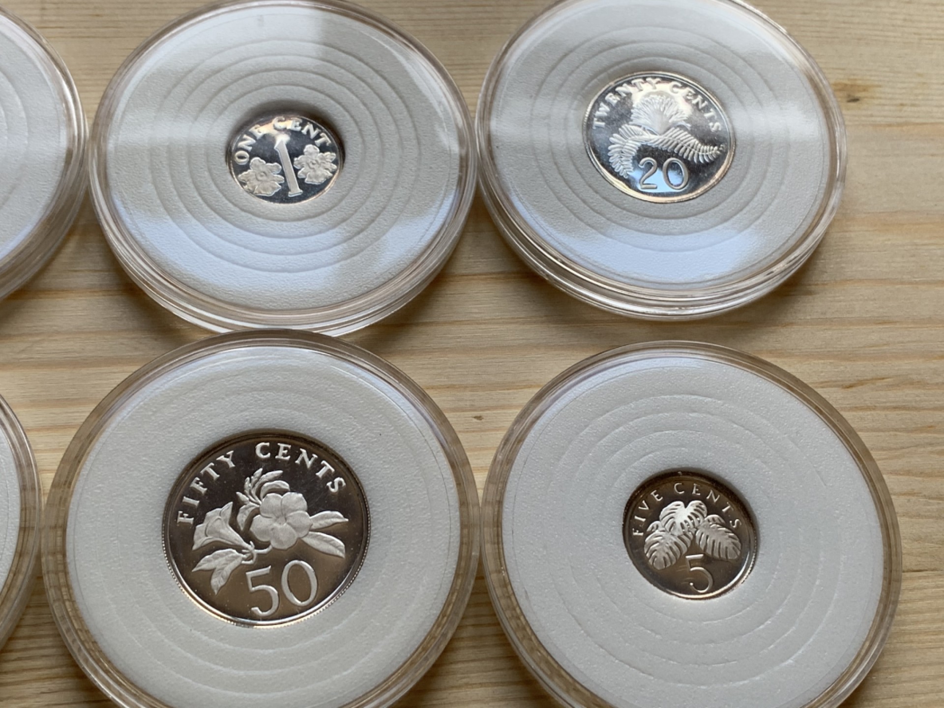 《竞宝斋》第128场-周日，周一 ，2场连拍（全场包邮） 新加坡 1988年银币套  六枚  925银 状态非常好