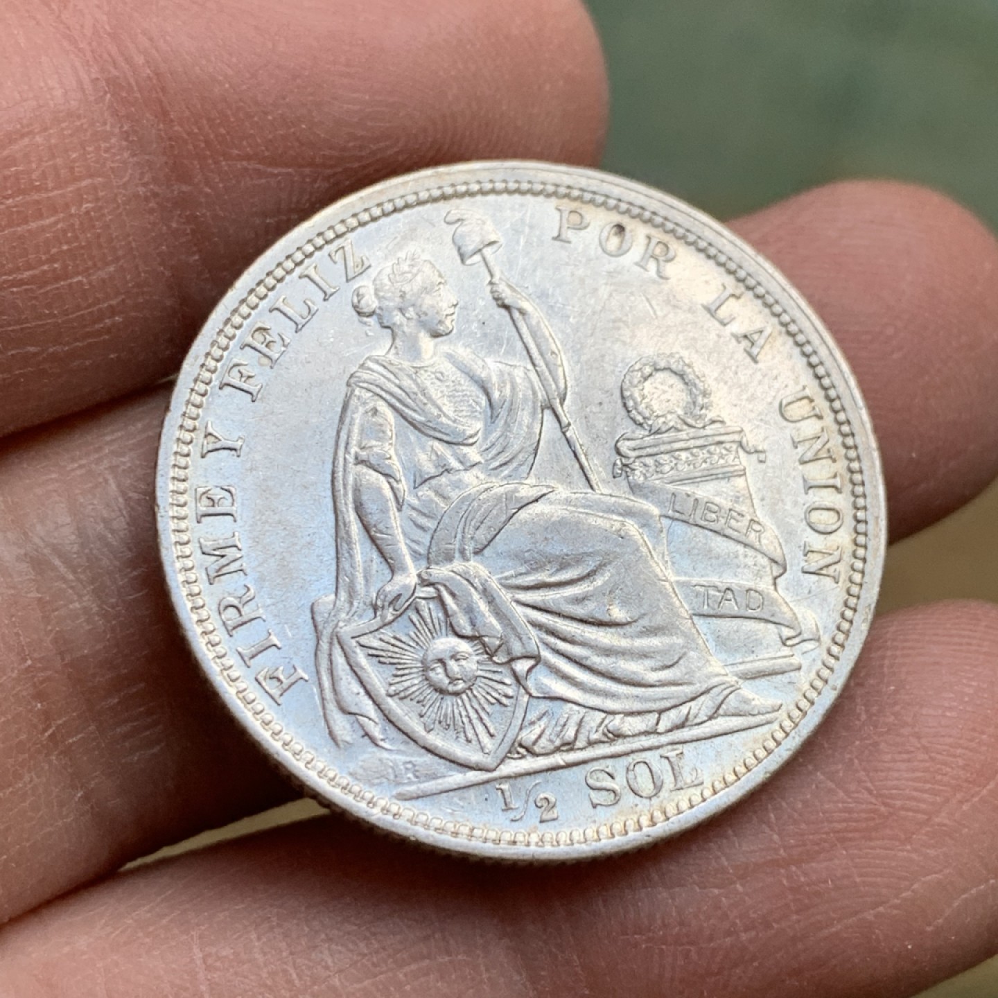 《竞宝斋》第128场-周日，周一 ，2场连拍（全场包邮） 秘鲁 1916年 1/2索 银币 半元型 细节好