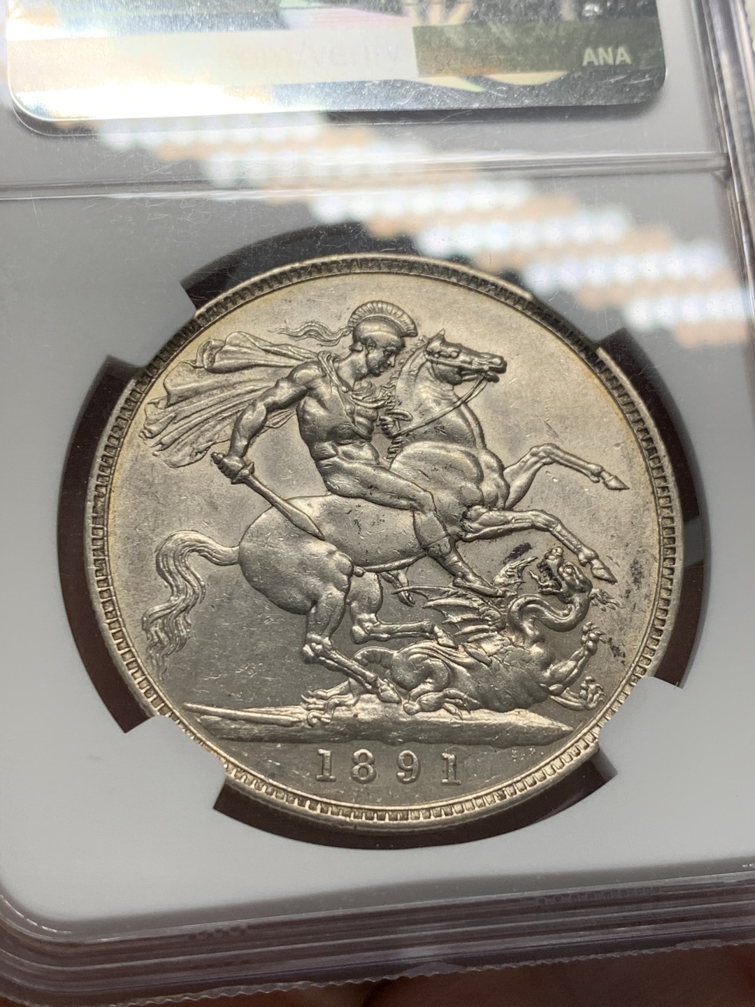 《竞宝斋》第128场-周日，周一 ，2场连拍（全场包邮） NGC AU53 英国 1891年 维多利亚女王 高冠版 马剑克朗大银币 光好 细节不错