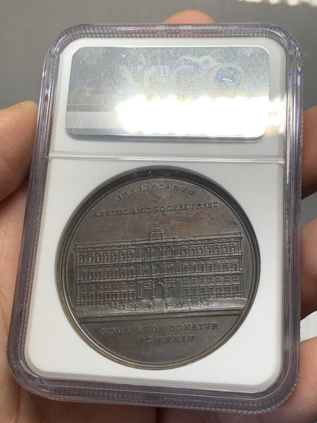 《竞宝斋》第128场-周日，周一 ，2场连拍（全场包邮） NGC MS63 1924年梵蒂冈教皇庇护十一世格列高利大学纪念高浮雕铜章 稀少难得