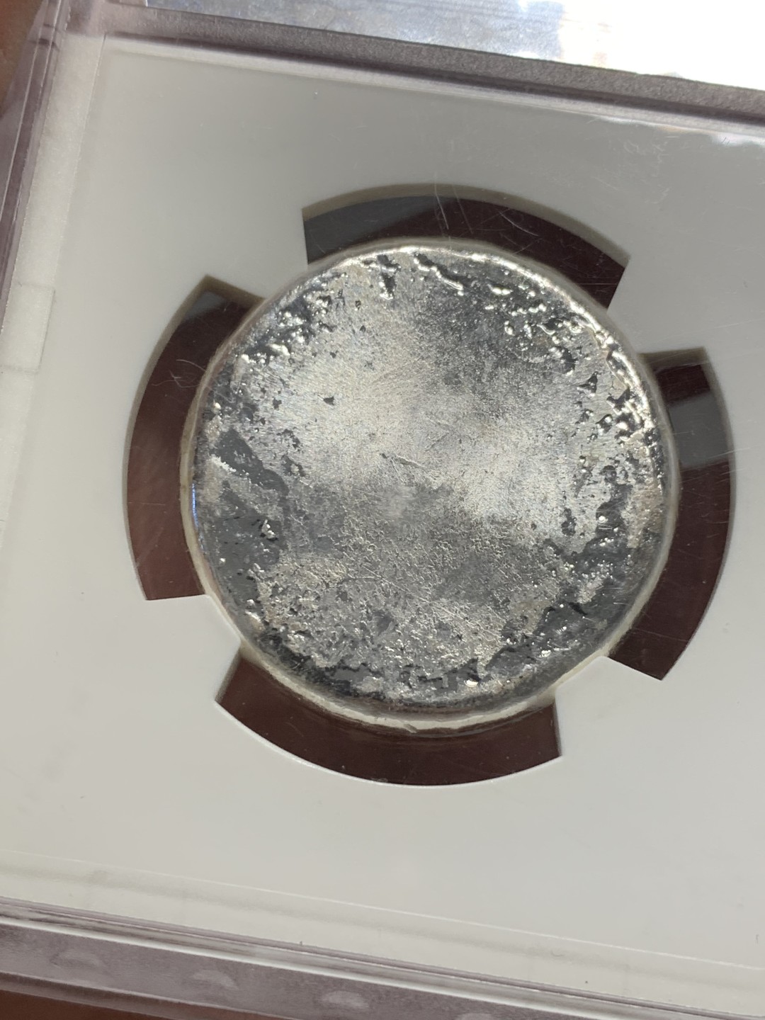 《竞宝斋》第128场-周日，周一 ，2场连拍（全场包邮） 华夏评级 香港 利昌金铺银饼 39.2克 太厚重 盒子都撑破了