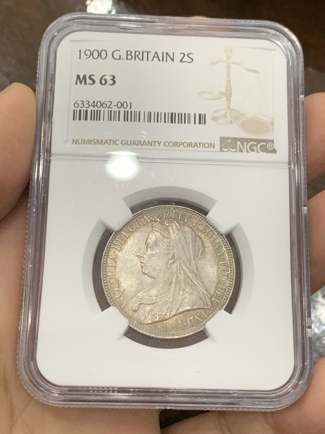 《竞宝斋》第128场-周日，周一 ，2场连拍（全场包邮） NGC-MS63英国1900年披纱佛洛林银币，两面包浆均匀，细节打制清晰，光下五彩，彩光细腻舒服让人百看不厌