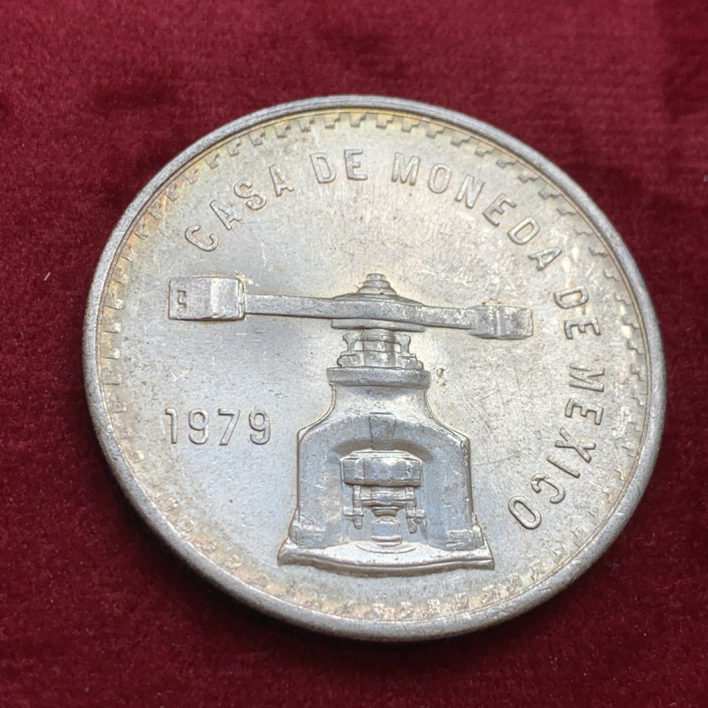 《竞宝斋》第128场-周日，周一 ，2场连拍（全场包邮） 墨西哥1979 铸币机天平银币 高银1盎司大银币 市面少见的五彩转光好状态