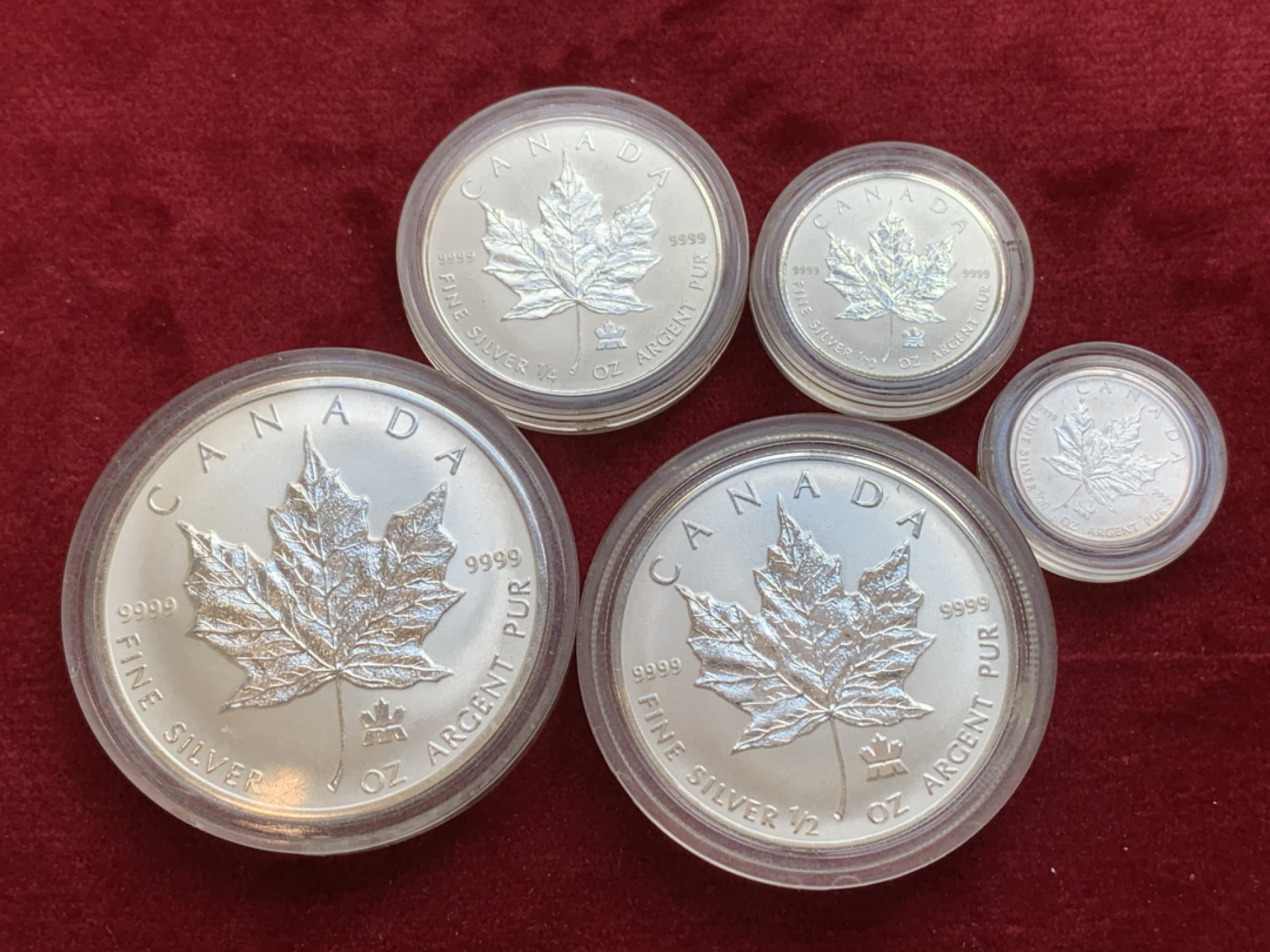 《竞宝斋》第128场-周日，周一 ，2场连拍（全场包邮） 加拿大 2004年 枫叶5枚套 1盎司，1/2盎司，1/4盎司，1/10盎司，1/20盎司 总的1.9盎司59.09克 9999银