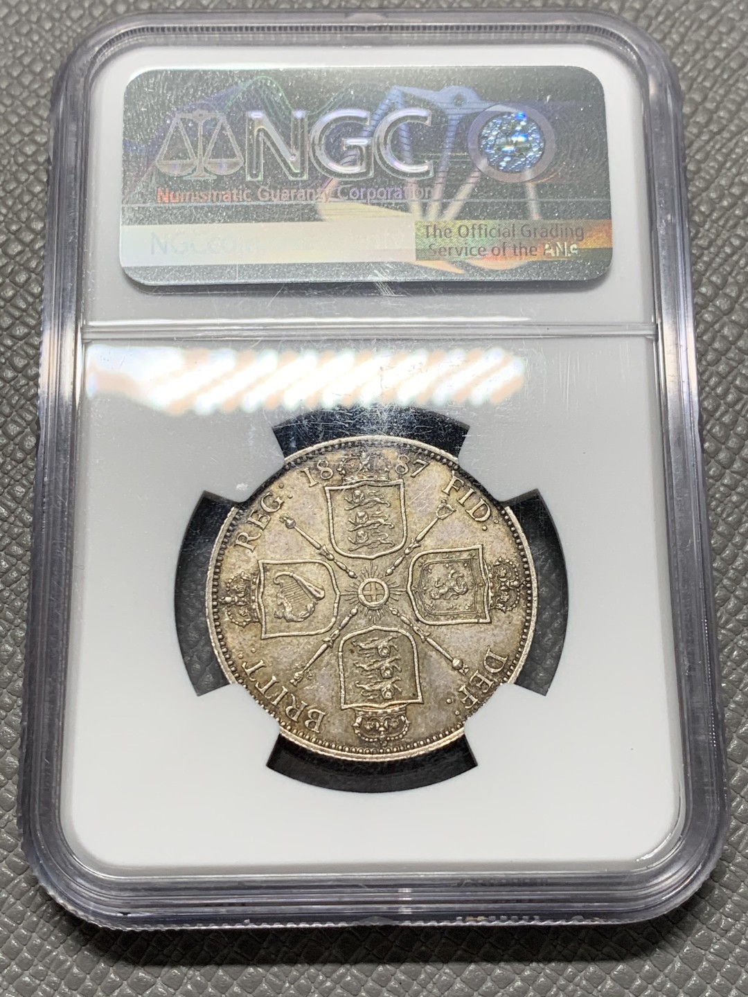 《竞宝斋》第128场-周日，周一 ，2场连拍（全场包邮） NGC AU58 英国 1887年 维多利亚女王 弗洛林/2先令 银币 淡彩包浆耐看 性价比之选