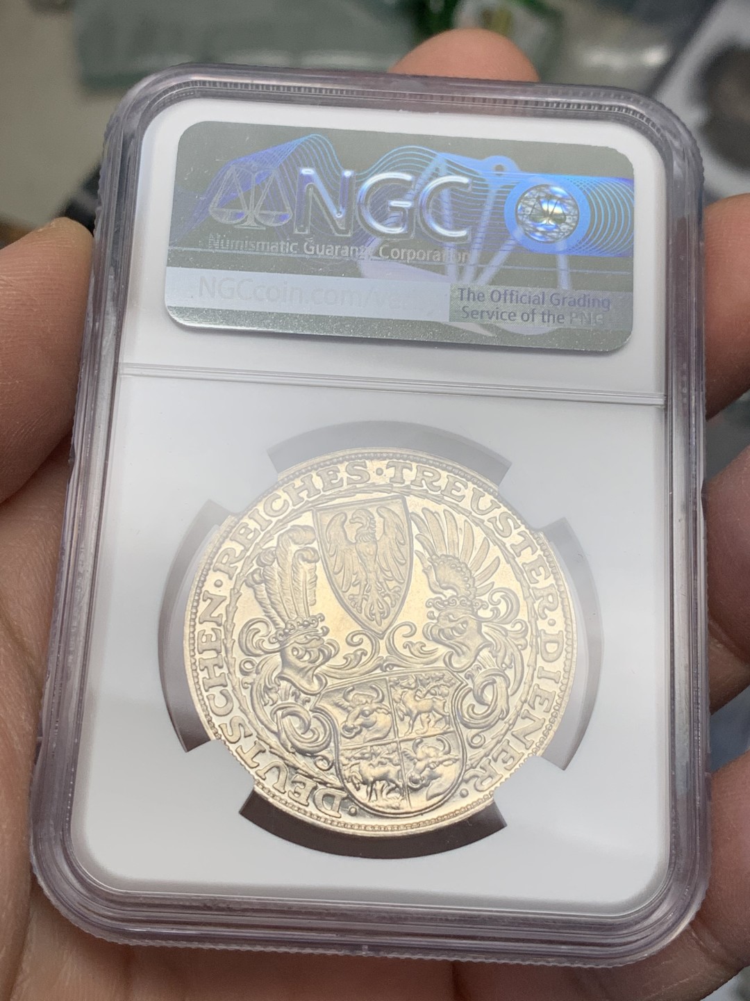 《竞宝斋》第128场-周日，周一 ，2场连拍（全场包邮） NGC-MS64 德国 1927年 兴登堡五马克形制银章 通体丝绸光，品相上乘，值得收藏