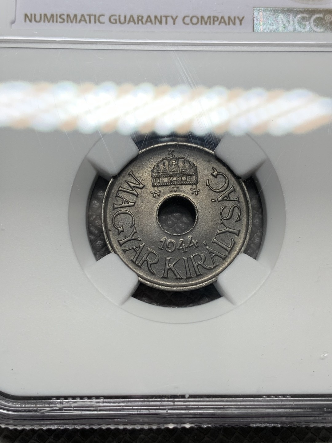 《竞宝斋》第128场-周日，周一 ，2场连拍（全场包邮） NGC-MS64 匈牙利1944年歪皇冠20菲勒铁币 布达佩斯造币厂原卷流出