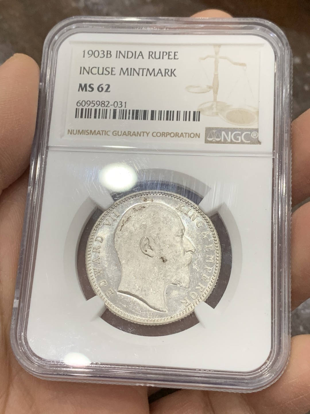 《竞宝斋》第128场-周日，周一 ，2场连拍（全场包邮） NGC MS62 英属印度 1903年B版 爱德华七世 1卢比银币 原光好品 略有PL感