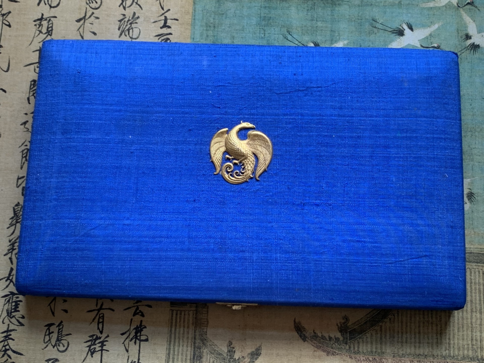 《竞宝斋》第128场-周日，周一 ，2场连拍（全场包邮） 泰国蓝盒子34枚套币 原盒未取出拍背面 状态未使用 包浆已经形成