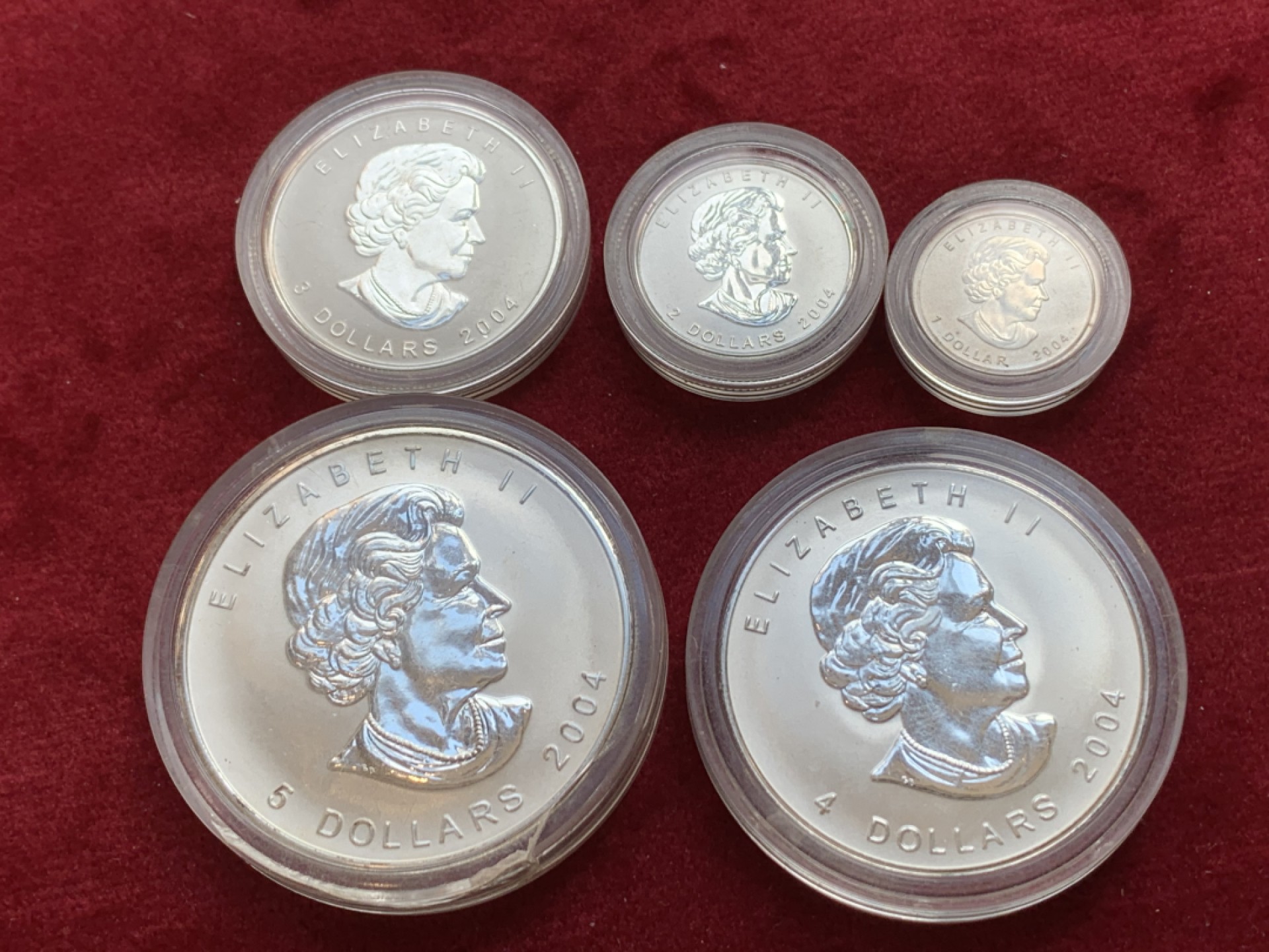 《竞宝斋》第128场-周日，周一 ，2场连拍（全场包邮） 加拿大 2004年 枫叶5枚套 1盎司，1/2盎司，1/4盎司，1/10盎司，1/20盎司 总的1.9盎司59.09克 9999银