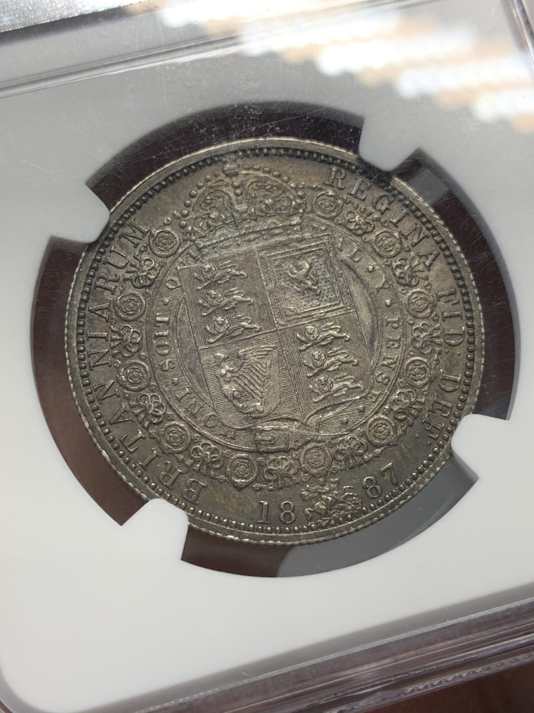 《竞宝斋》第128场-周日，周一 ，2场连拍（全场包邮） NGC-AU58 1887年英国维多利亚女王高冠半克朗银币 自然黑彩好状态，底板细节俱佳