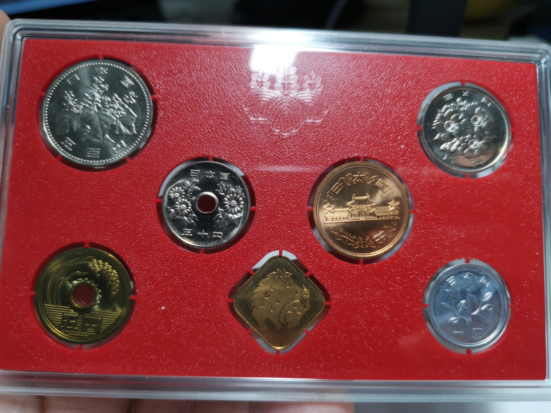 捡漏零元起+1 小岛日本纪念币专场 第二拍  日本纪念币 1995 年1-500円带猪年纪念章 7 枚日本套币