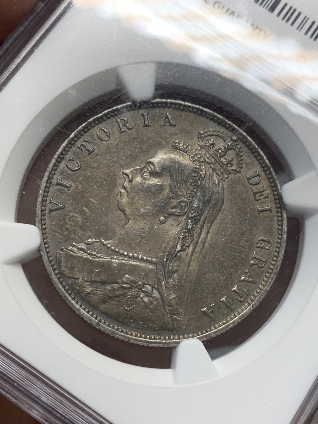 《竞宝斋》第128场-周日，周一 ，2场连拍（全场包邮） NGC-AU58 1887年英国维多利亚女王高冠半克朗银币 自然黑彩好状态，底板细节俱佳